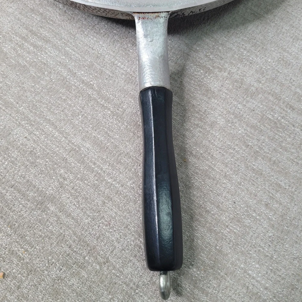 VTG Hammered Aluminum Round Griddle Pan Wood Handle Flat Crepe Pancake Skillet
